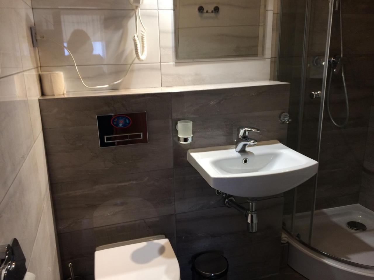 - Modlin Airport Homestay